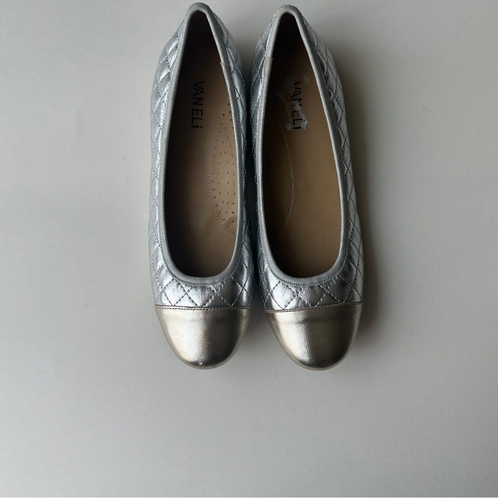NEW Vaneli Serene Quilted Leather Siver-Gold Cap Toe Women's Ballet Flats Sz 9.5